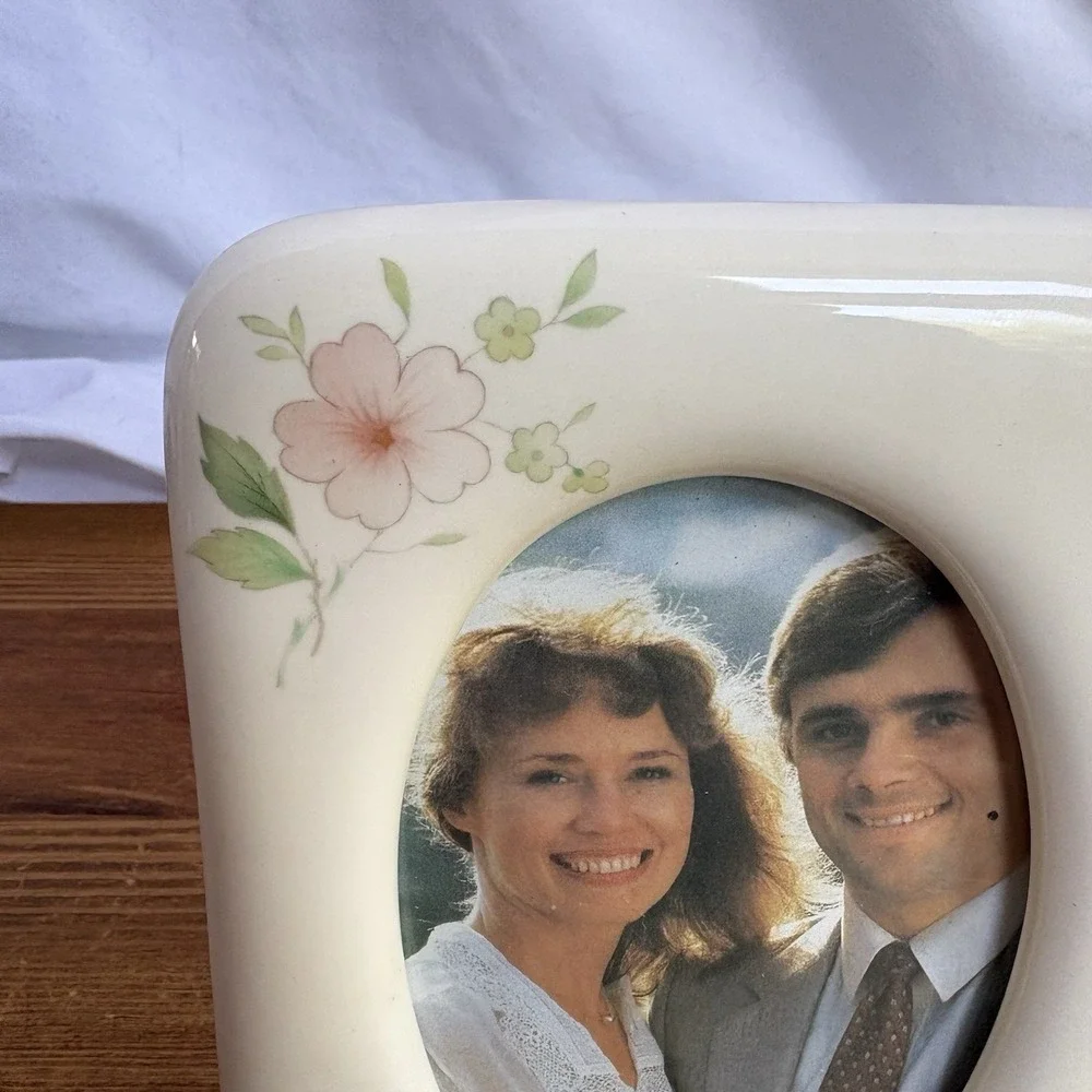 Vintage Fetco 1984 Ceramic 3 Opening Picture Frame White Floral 7.5 x 6